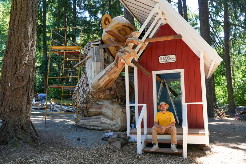 Trolls In Portland Pacific Northwest Sculptors 